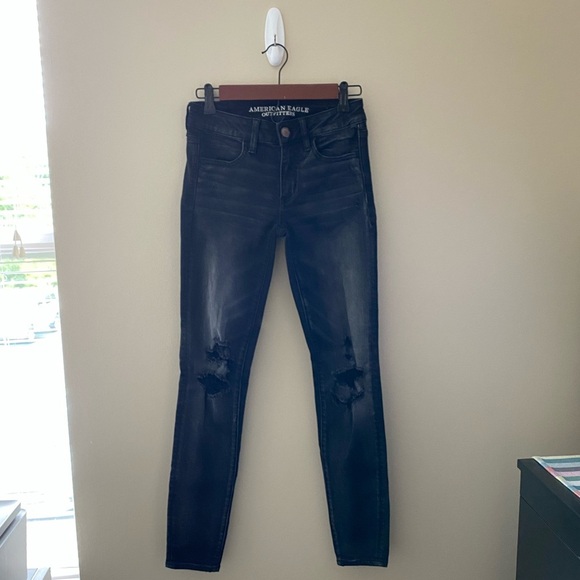 American Eagle Outfitters Black Distressed Jegging Skinny Jeans Size 0 - Picture 1 of 5
